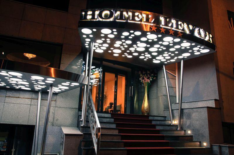 Kosher Hotel Lev Or Boekarest Buitenkant foto