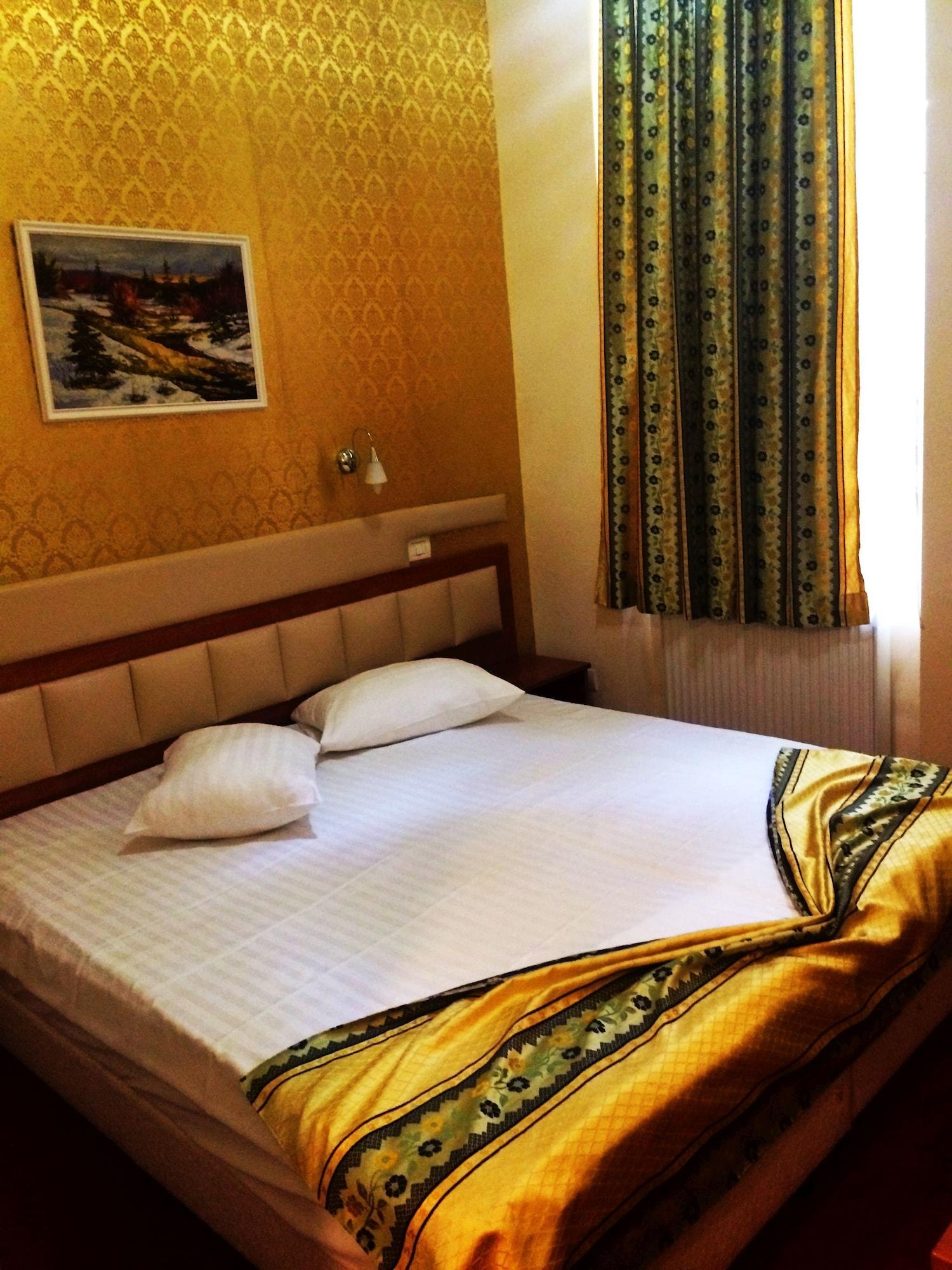 Kosher Hotel Lev Or Boekarest Buitenkant foto