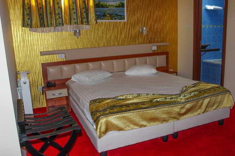 Kosher Hotel Lev Or Boekarest Buitenkant foto