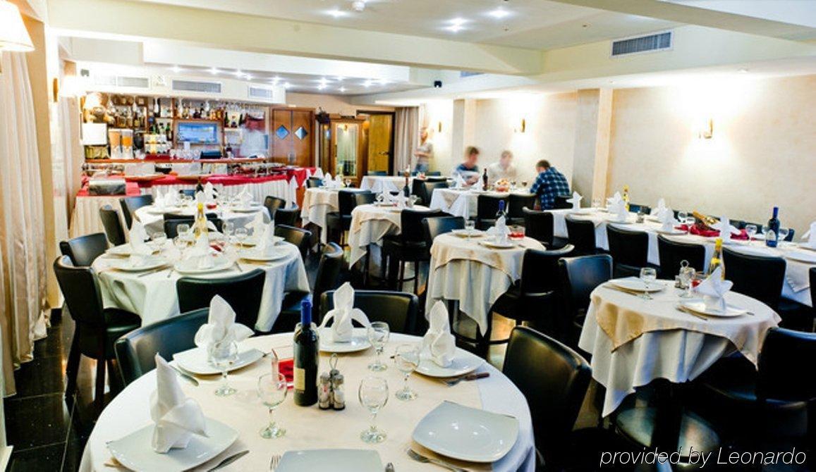 Kosher Hotel Lev Or Boekarest Buitenkant foto