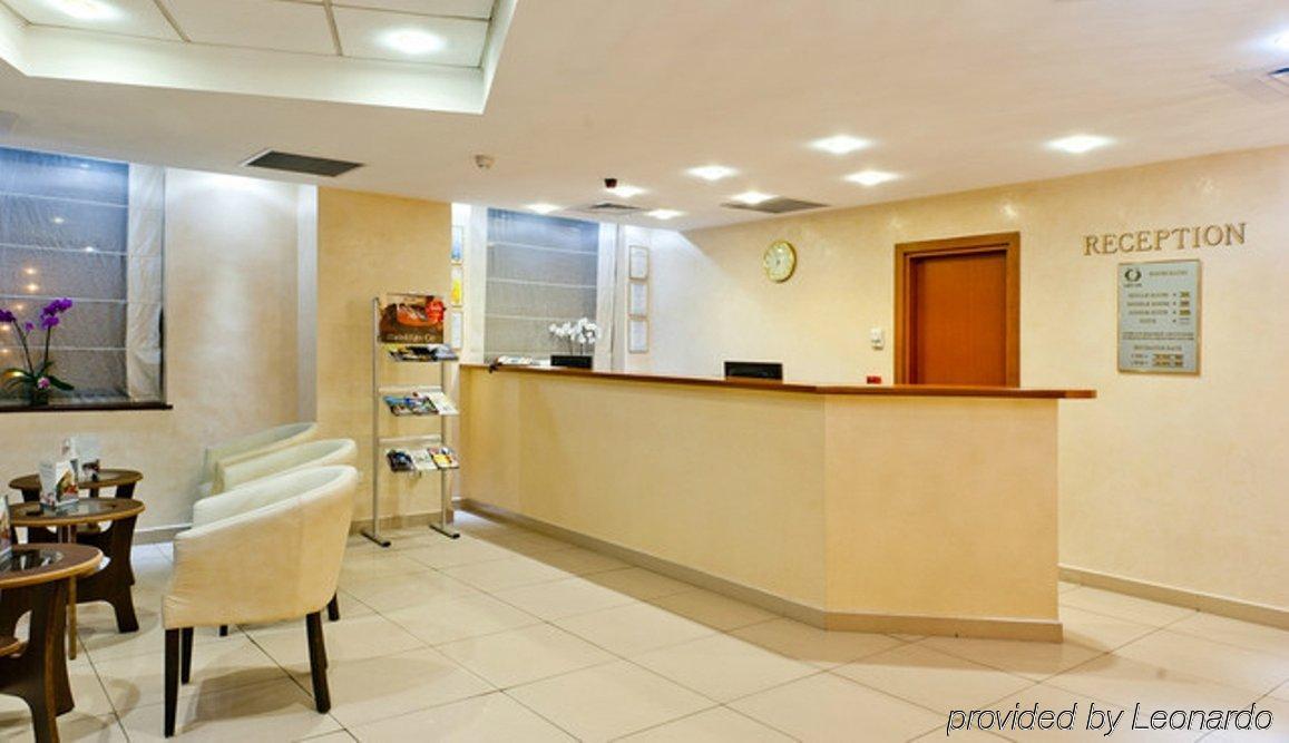 Kosher Hotel Lev Or Boekarest Buitenkant foto