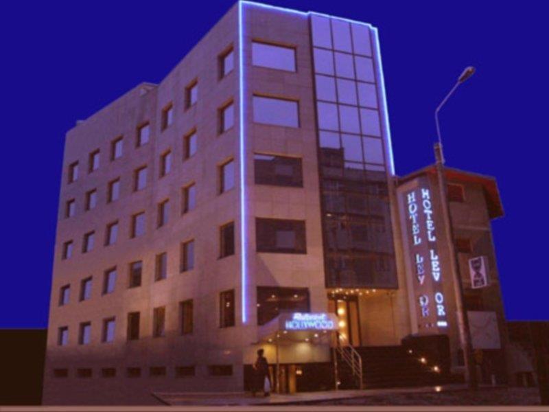 Kosher Hotel Lev Or Boekarest Buitenkant foto