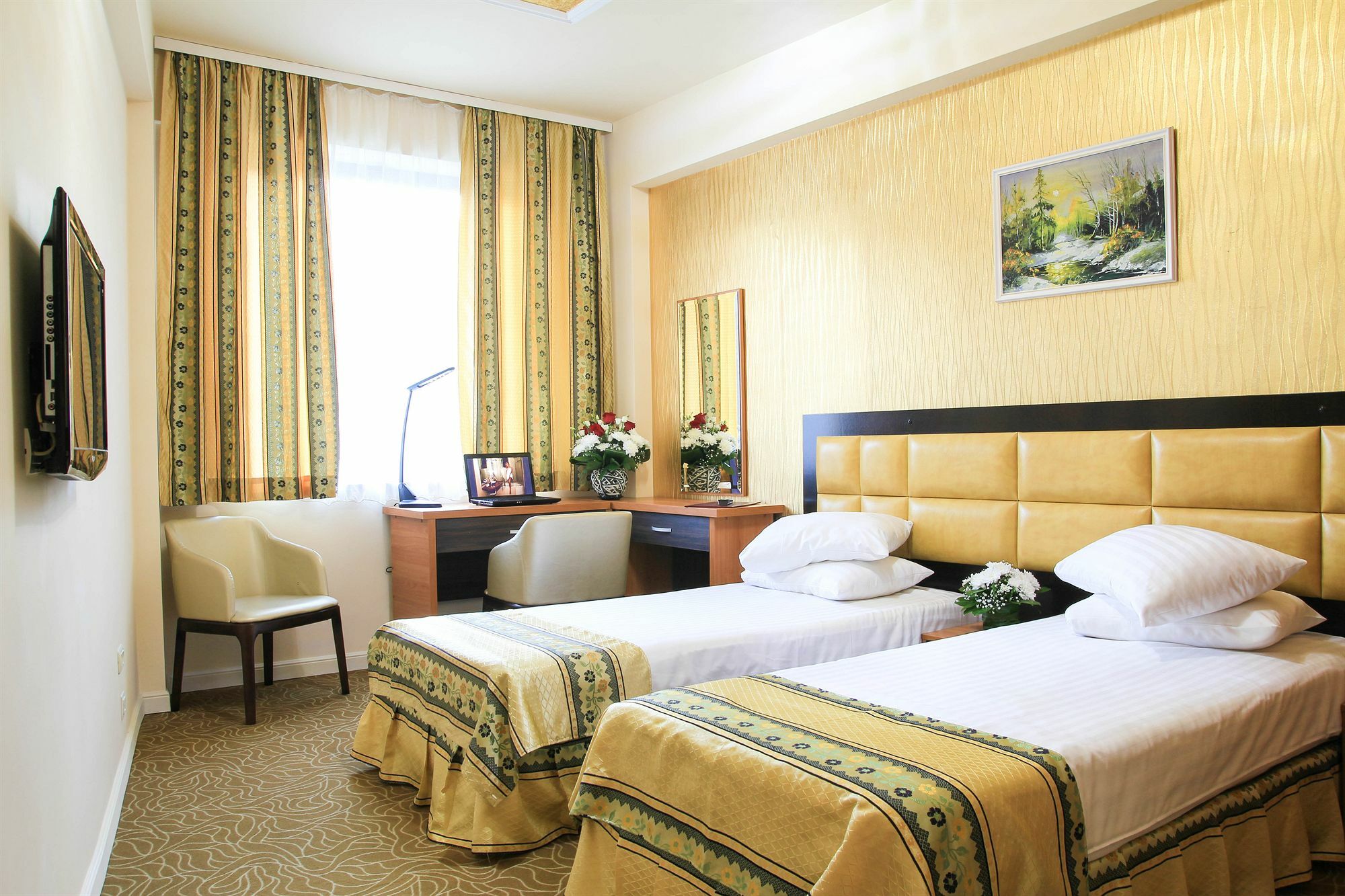 Kosher Hotel Lev Or Boekarest Buitenkant foto