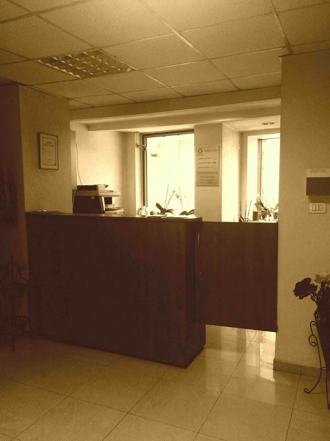 Kosher Hotel Lev Or Boekarest Buitenkant foto