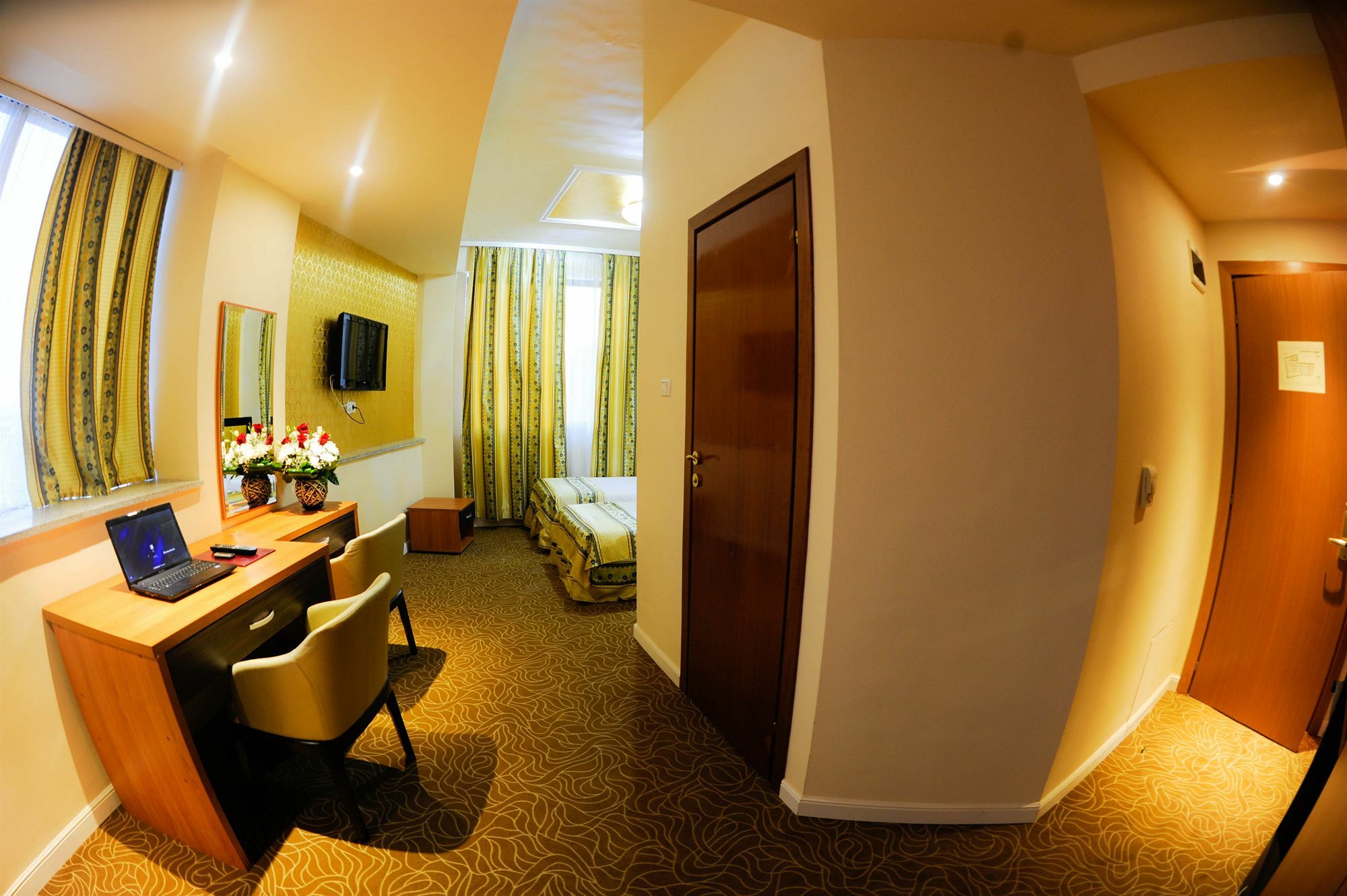 Kosher Hotel Lev Or Boekarest Buitenkant foto