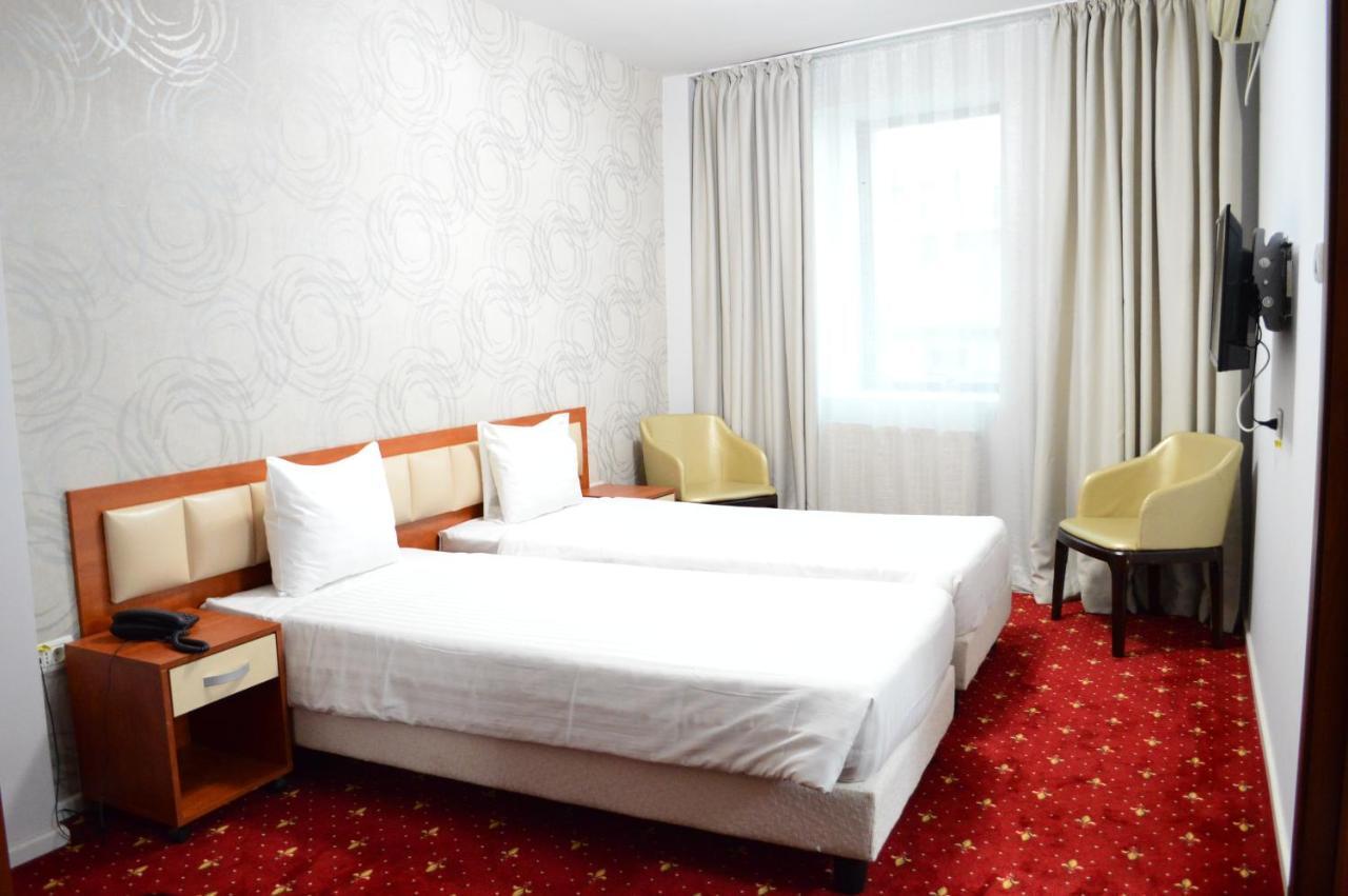 Kosher Hotel Lev Or Boekarest Buitenkant foto