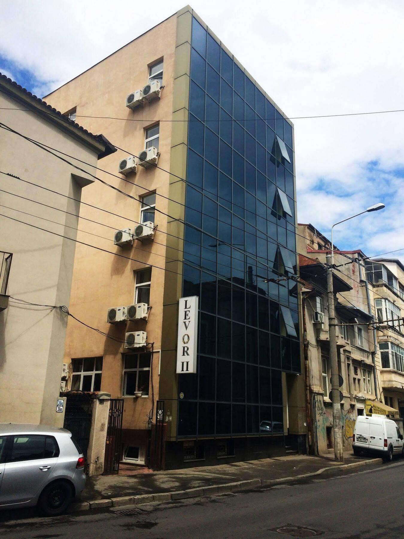 Kosher Hotel Lev Or Boekarest Buitenkant foto