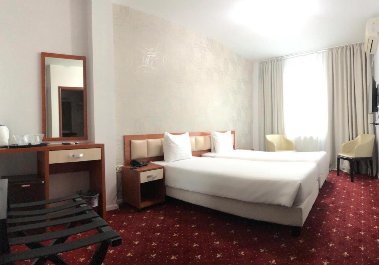 Kosher Hotel Lev Or Boekarest Buitenkant foto