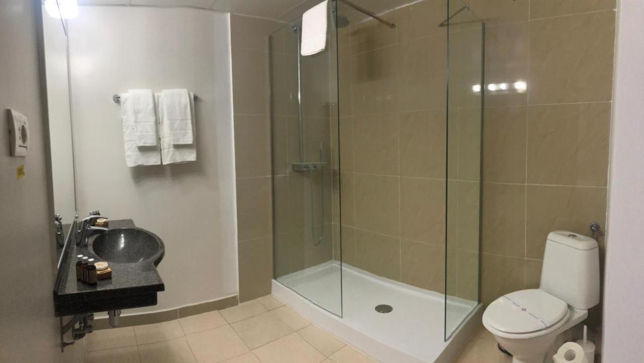 Kosher Hotel Lev Or Boekarest Buitenkant foto